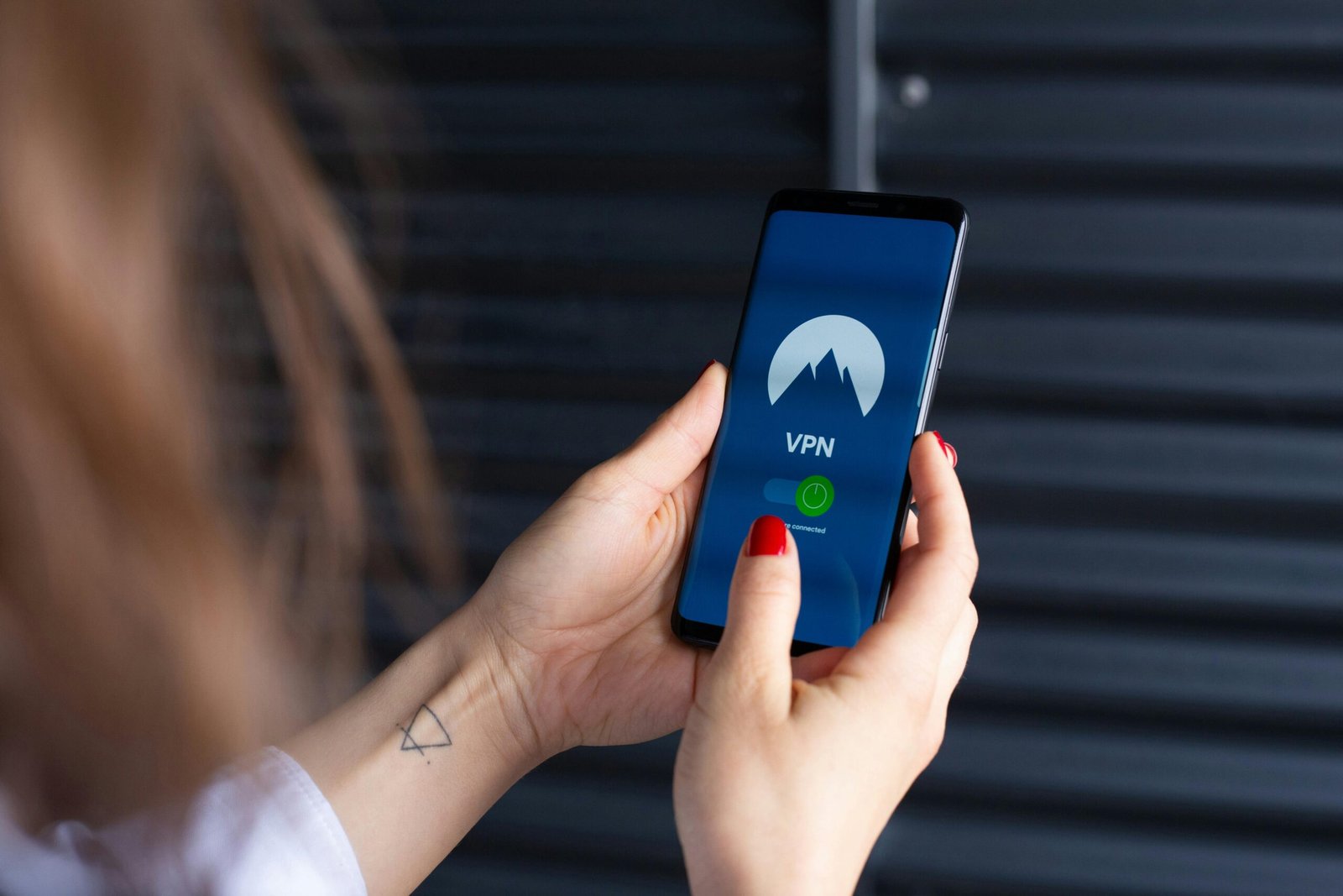  NordVPN vs. ExpressVPN—Which One Reigns better in 2024?