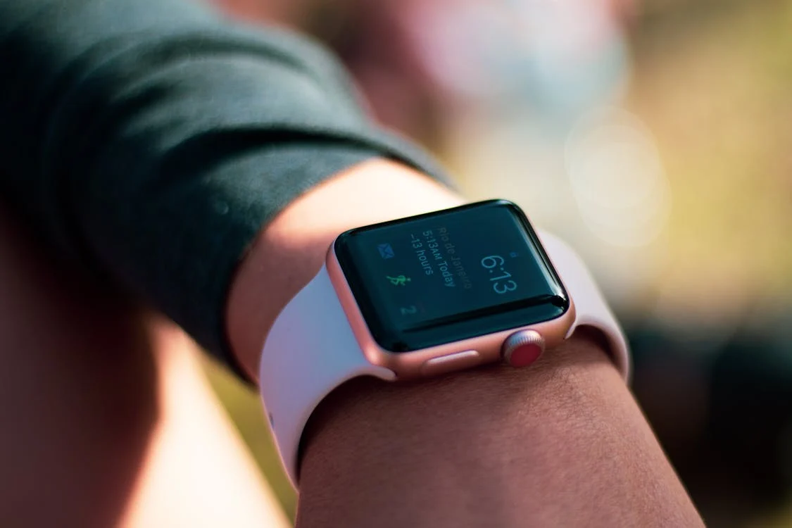 Can you share data between iPhone and Apple Watch?